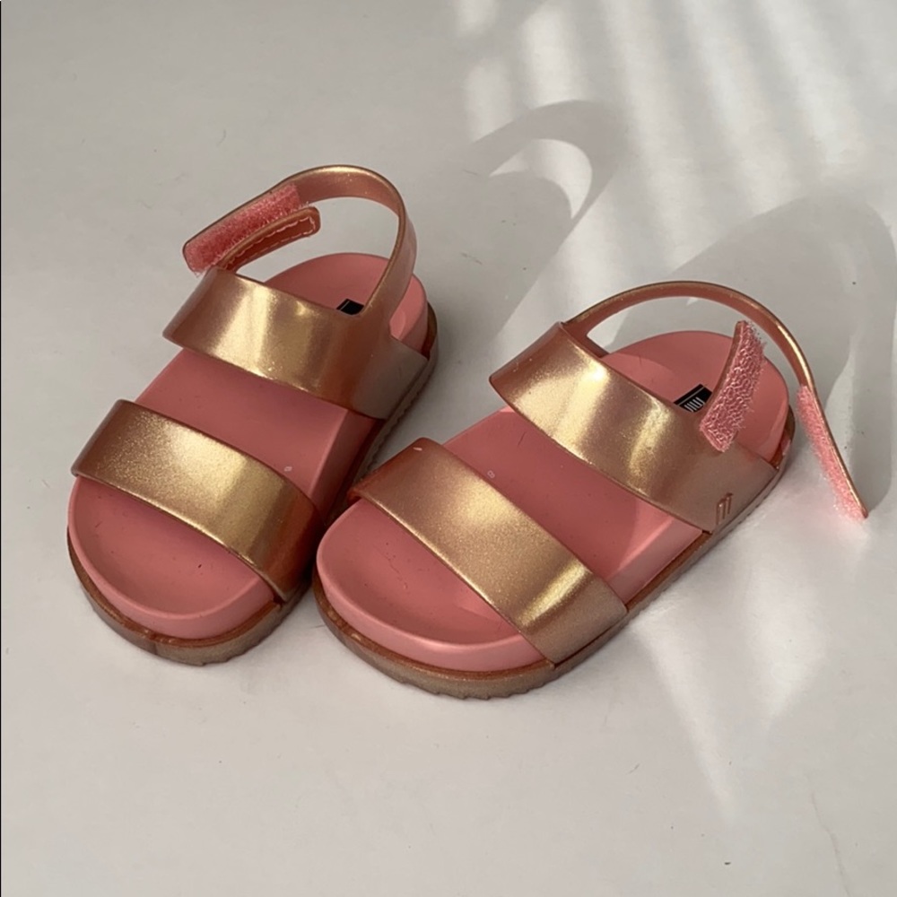 Mini Melissa pink sandal.